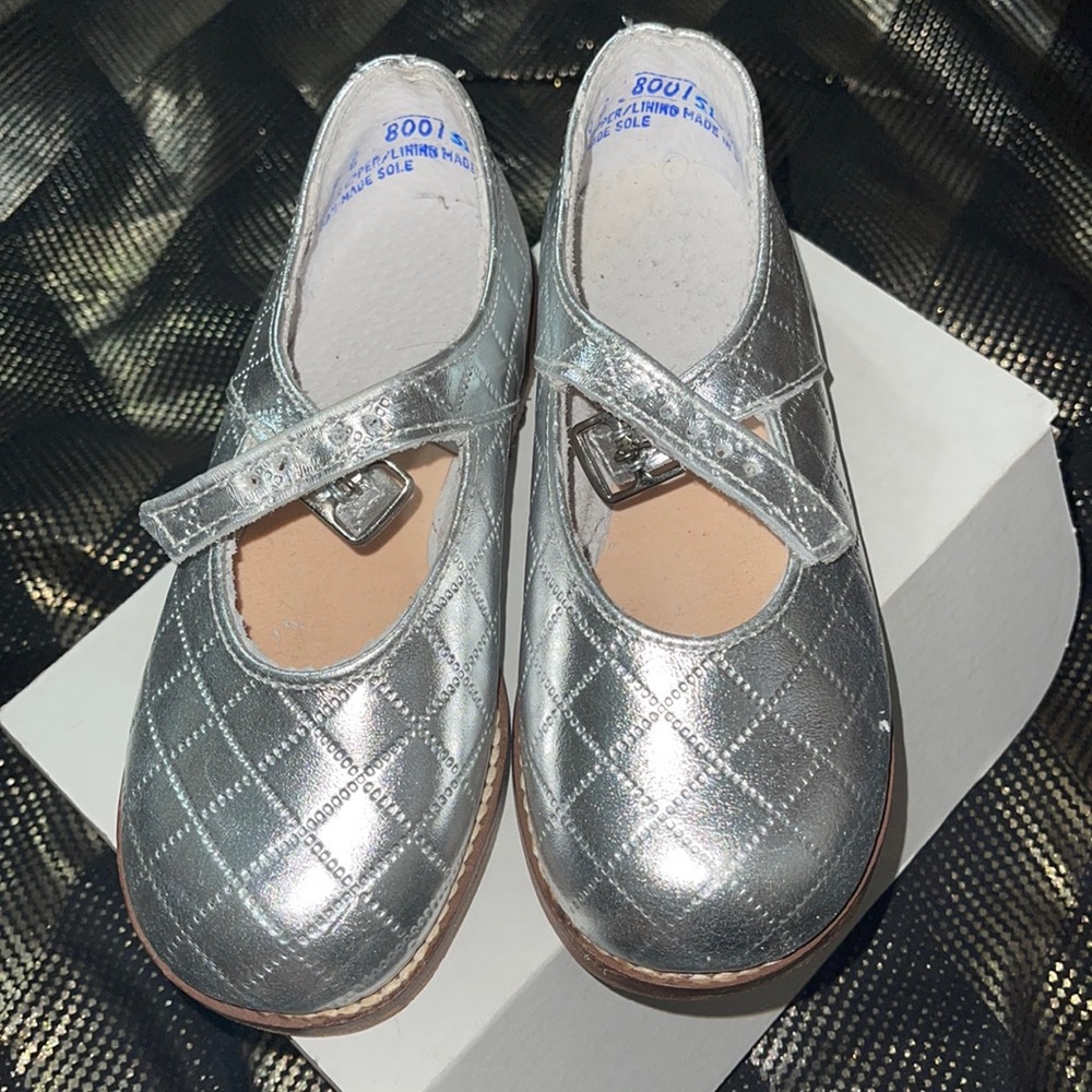 Toddler hard bottom walking shoes size 9